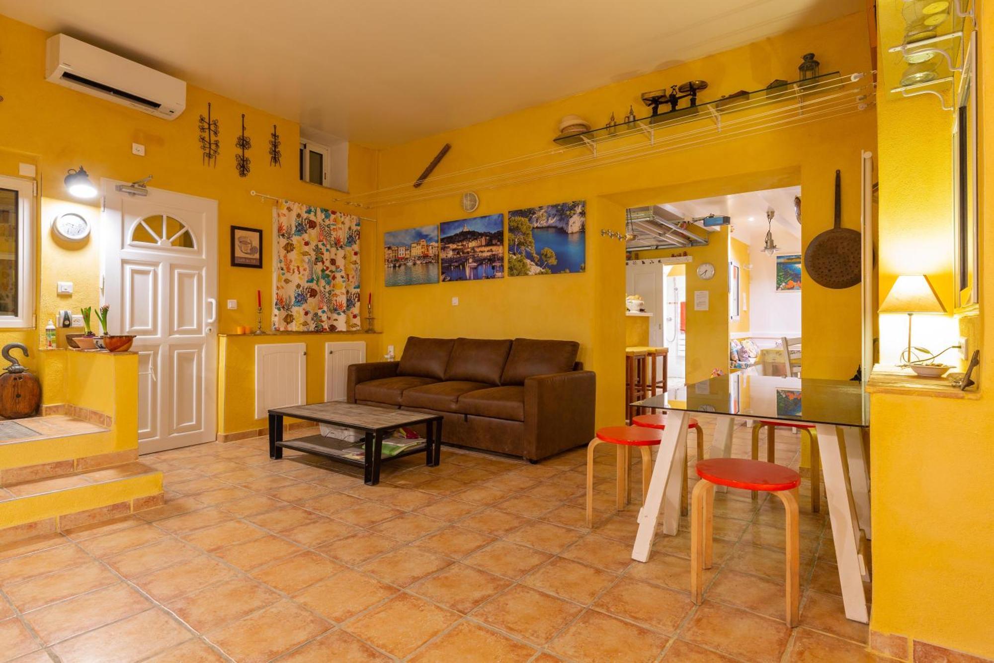 Dorm Hostel Camp Backpackers Марсель Экстерьер фото